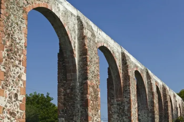 Framed Print : Mexico, Queretaro State, Queretaro. Los Arcos Aqueduct (b. 1726-1735) 1. 28 km long