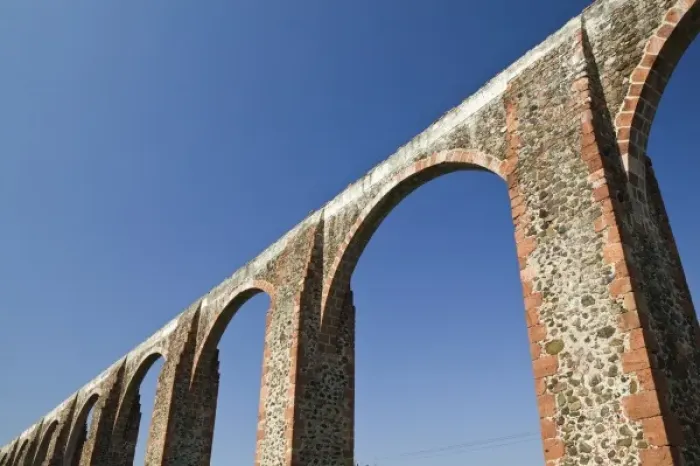 Framed Print : Mexico, Queretaro State, Queretaro. Los Arcos Aqueduct (b. 1726-1735) 1. 28 km long Framed Print : Mexico, Queretaro State, Queretaro. Los Arcos Aqueduct (b. 1726-1735) 1. 28 km long