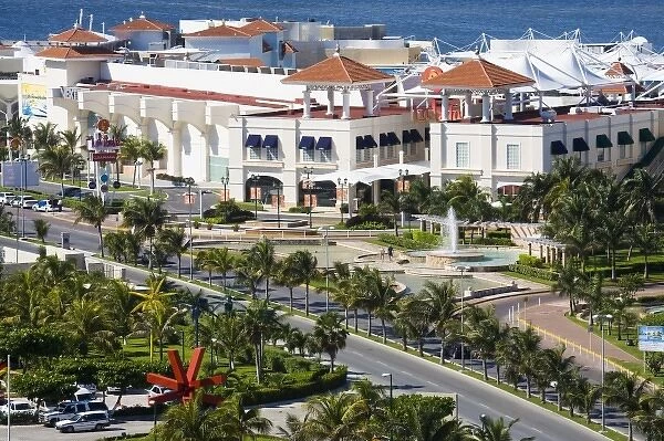 Mexico, Quintana Roo, Cancun, hotel zone on Isla Cancun, La Isla Shopping Village