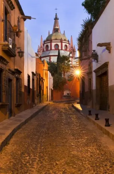 Framed Print : Mexico, San Miguel de Allende. Early morning street scene Framed Print : Mexico, San Miguel de Allende. Early morning street scene