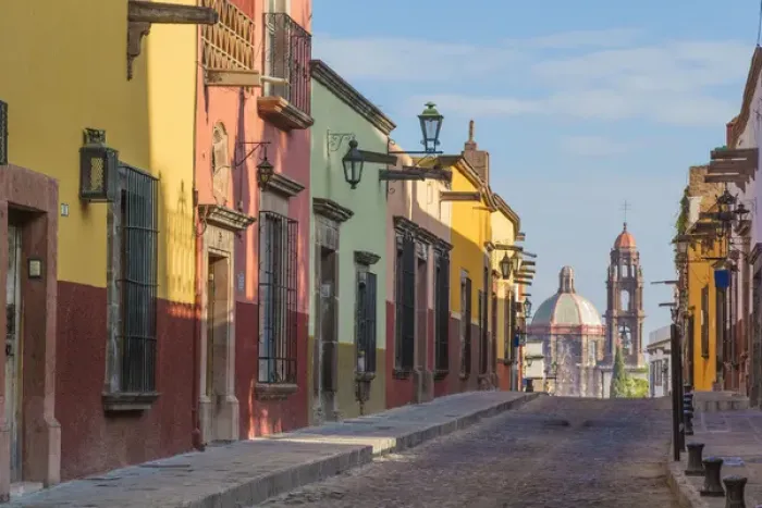 Framed Print : Mexico, San Miguel de Allende. Street scene Framed Print : Mexico, San Miguel de Allende. Street scene