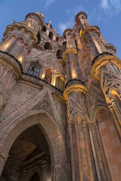 Mexico, San Miguel de Allende. View of Parroquia de San Miguel Arcangel church. Credit as