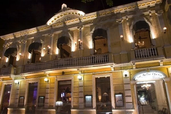 Mexico, Yucatan, Merida, facade of restaurant at night