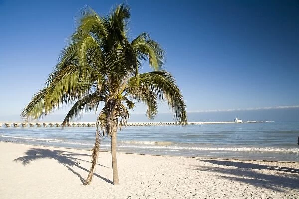Mexico, Yucatan, Progreso. The beach of Progreso with the 5 mile long Progreso pier