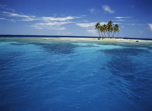 Micronesia, Tonowas, View of idyllic tropical Dublon Island