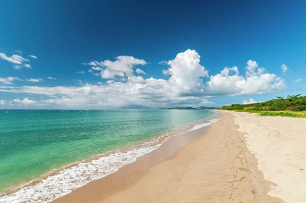The miles long Pinney's Beach fronting the Caribbean Sea. Nevis, Saint Kitts and Nevis, West Indies