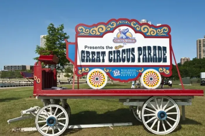 Framed Print : Milwaukee, Wisconsin. Historic circus wagons at the annual Great CIrcus Parade Framed Print : Milwaukee, Wisconsin. Historic circus wagons at the annual Great CIrcus Parade