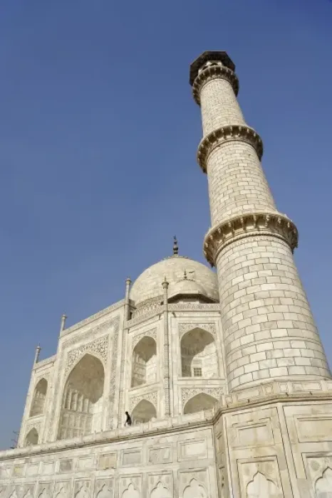 Framed Print : Minaret on the Taj Mahal, a mausoleum located in Agra, India, built by Mughal Emperor