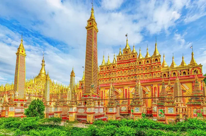 Framed Print : Mohnyin Thambuddhei Paya, Monywa, Myanmar. Landscape wide angle view of Buddhist temple with thousands of Buddha statues in niches and encased in gold stupas