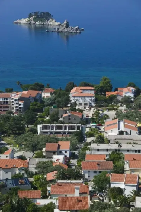 Framed Print : Montenegro, Petrovac. Overview of Coastal Resort Town Framed Print : Montenegro, Petrovac. Overview of Coastal Resort Town
