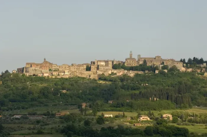 Framed Print : Montepulciano, Val d Orcia, Siena province, Tuscany, Italy Framed Print : Montepulciano, Val d Orcia, Siena province, Tuscany, Italy