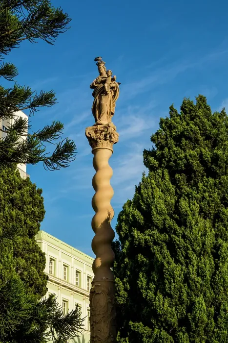Framed Print : Monument pillar in Canalejas Park, Old Town, Cadiz, Spain Framed Print : Monument pillar in Canalejas Park, Old Town, Cadiz, Spain