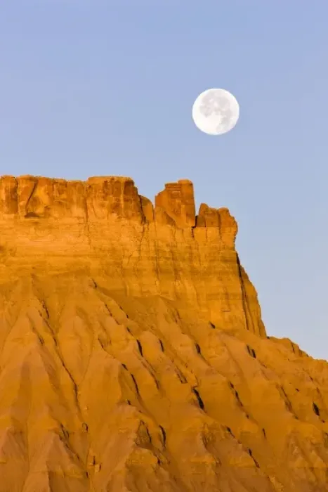 Framed Print : A full moon sets over Factory Butte at sunrise in the desert of southwestern Utah Framed Print : A full moon sets over Factory Butte at sunrise in the desert of southwestern Utah