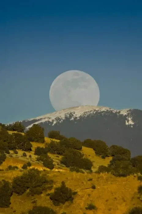 Framed Print : Moonrise over the Sangre de Cristo Mountains, New Mexico, USA Framed Print : Moonrise over the Sangre de Cristo Mountains, New Mexico, USA