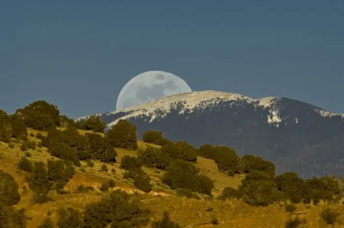 Framed Print : Moonrise over the Sangre de Cristo Mountains, New Mexico, USA Framed Print : Moonrise over the Sangre de Cristo Mountains, New Mexico, USA