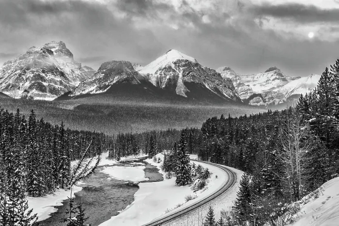 Framed Print : Morant's Curve, Lake Louise, Canada