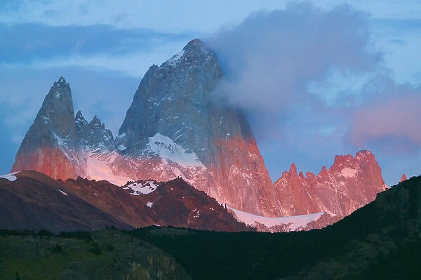 Morning view of Fitz Roy (left: co. Poincenot, mid: Fitz Roy, right: ag. Mermoz)