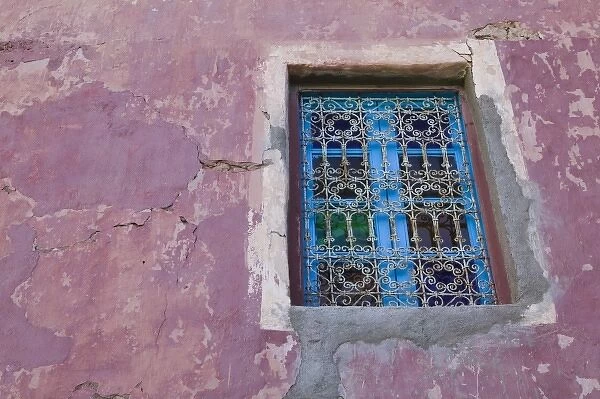 MOROCCO, Anti Atlas, TAFRAOUTE Area: ADAI, Pink Wall and Window
