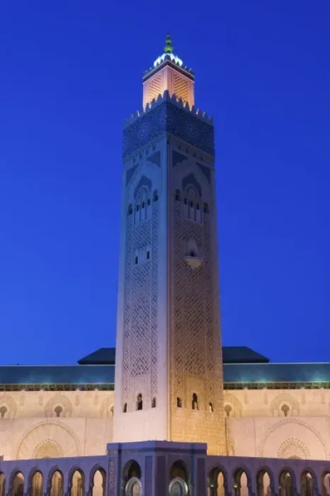 Framed Print : MOROCCO, Casablanca: Hassan II Mosque (b. 1993), Exterior / Evening Holds 25, 000 Worshipers Framed Print : MOROCCO, Casablanca: Hassan II Mosque (b. 1993), Exterior / Evening Holds 25, 000 Worshipers