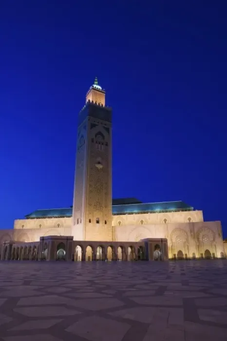 Framed Print : MOROCCO, Casablanca: Hassan II Mosque (b. 1993), Exterior / Evening Holds 25, 000 Worshipers Framed Print : MOROCCO, Casablanca: Hassan II Mosque (b. 1993), Exterior / Evening Holds 25, 000 Worshipers