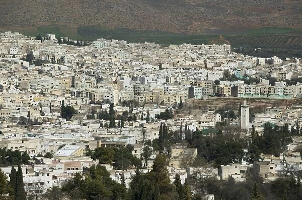 MOROCCO, Region Kandar et Sebou: View of the Berber town of SEFROU lying in the foothills