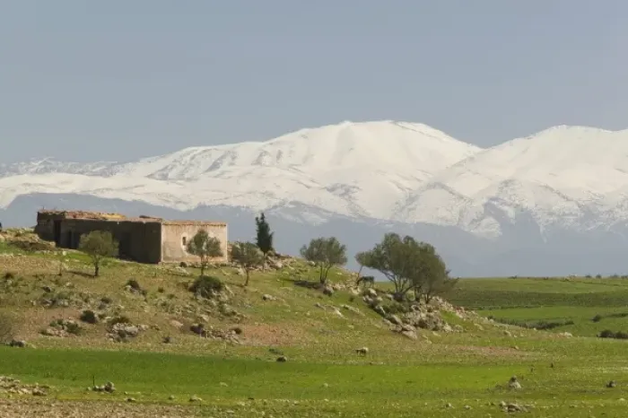 Framed Print : MOROCCO, Region Kandar et Sebou: Farmhouse and View of the Middle Atlas Mountains Framed Print : MOROCCO, Region Kandar et Sebou: Farmhouse and View of the Middle Atlas Mountains