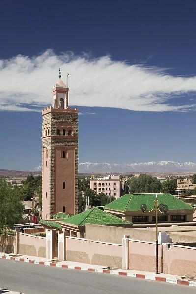 MOROCCO, South of the High Atlas, OUARZAZATE: Town Mosque