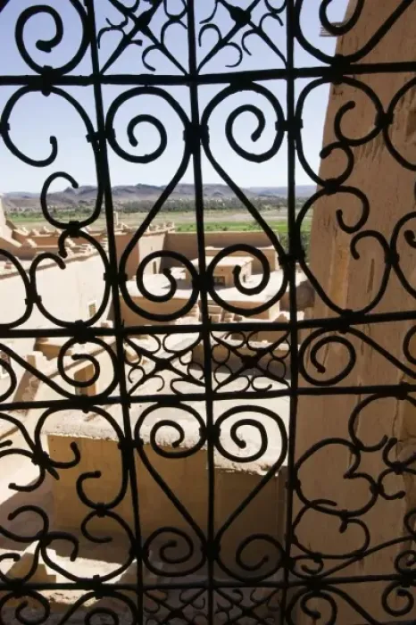 Framed Print : MOROCCO, South of the High Atlas, OUARZAZATE: Taourirt Kasbah viewed through lattice Framed Print : MOROCCO, South of the High Atlas, OUARZAZATE: Taourirt Kasbah viewed through lattice