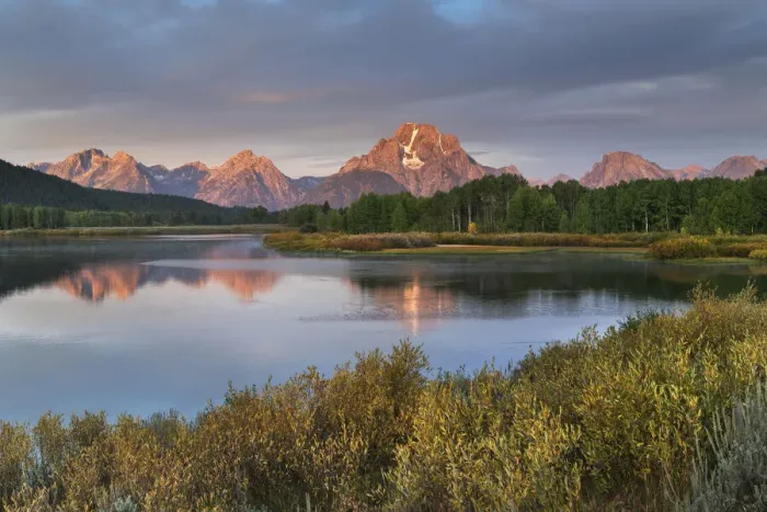 Framed Print : Mount Moran reflected in still waters of the Snake River at Oxbow Bend at sunrise, Grand Teton National Park, Wyoming Framed Print : Mount Moran reflected in still waters of the Snake River at Oxbow Bend at sunrise, Grand Teton National Park, Wyoming