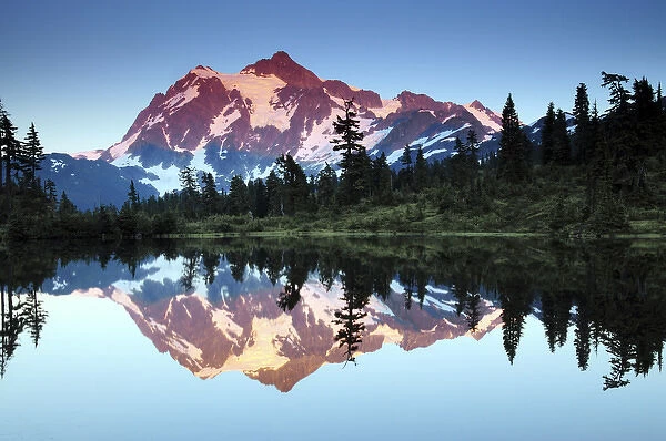 Mount Shuksan refected in Picture lake, Mount Baker-Snoqualmie Natioanal Forest, Washington