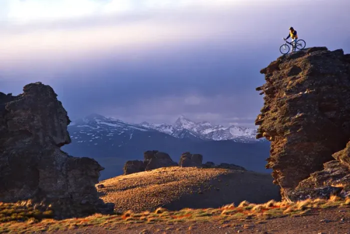 Framed Print : Mountain Biker on Rock Tor, Duffers Saddle, Carrick Range, Central Otago