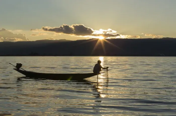 Framed Print : Myanmar, Inle Lake. Fisherman at sunset on Inle Lake Framed Print : Myanmar, Inle Lake. Fisherman at sunset on Inle Lake