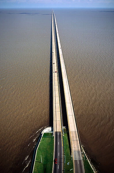 N. A. USA, Louisiana, New Orleans. Lake Pontchartrain causeway