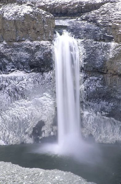 N. A. USA, Washington, Palouse Falls State Park. Palouse Falls in winter
