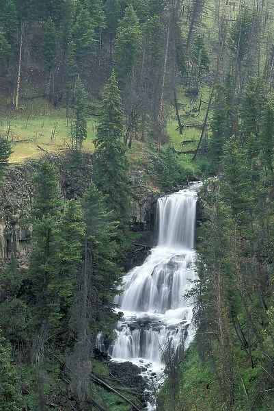 N. A. USA, Wyoming. Yellowstone National Park. Waterfall in Lamar valley