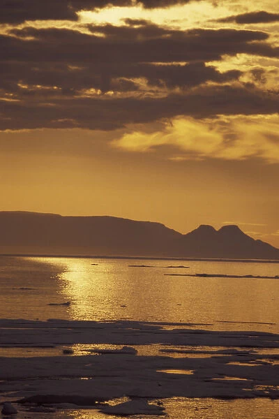 NA, Canada, Canadian Arctic, Baffin Island Sunset near Cape Dorset