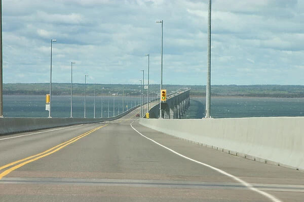 NA, Canada, Prince Edward Island, Borden-Carleton. Confederation Bridge linking