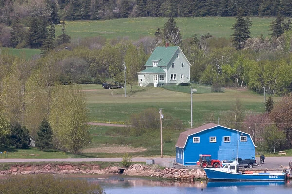NA, Canada, Prince Edward Island, French River. Home above harbour