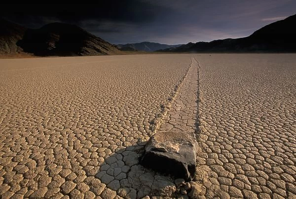 NA, USA, California, Death Valley National Monument. The Racetrack, Racetrack valley