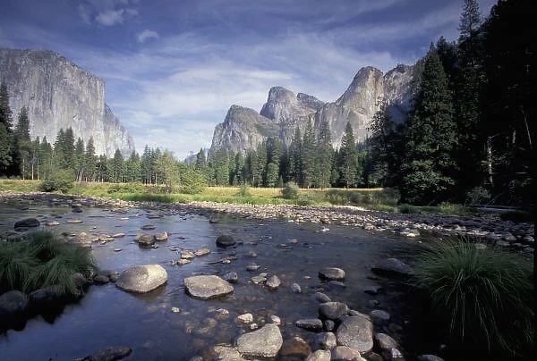 NA, USA, California, Yosemite NP, Valley view