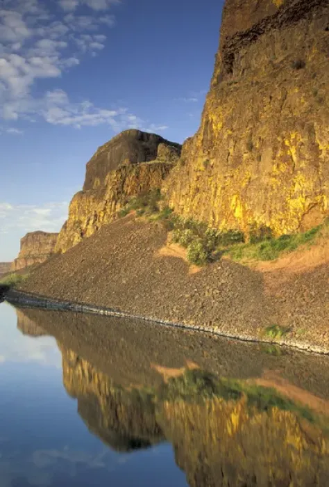 Framed Print : NA, USA, Washington, Electric City. Upper Grand Coulee Basalt cliffs and Banks lake