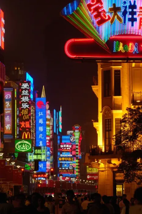 Framed Print : Nanjing Road on the Bund in Shanghai. CHINA Framed Print : Nanjing Road on the Bund in Shanghai. CHINA