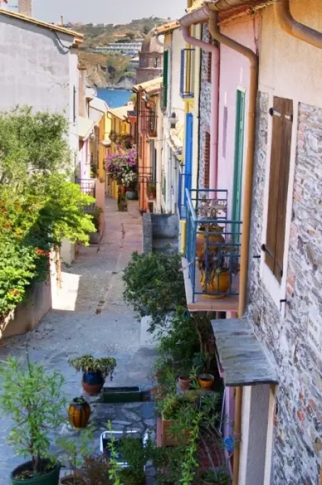 Framed Print : A narrow street in the old town. Collioure. Roussillon. France. Europe. Colourful houses