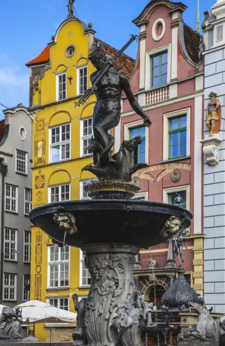 Framed Print : Neptunes Fountain, built in the early 17th century Framed Print : Neptunes Fountain, built in the early 17th century