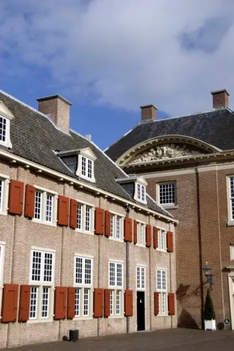 Framed Print : Netherlands (aka Holland), Apeldoorn near Arnhem. National Museum Paleis Het Loo Framed Print : Netherlands (aka Holland), Apeldoorn near Arnhem. National Museum Paleis Het Loo