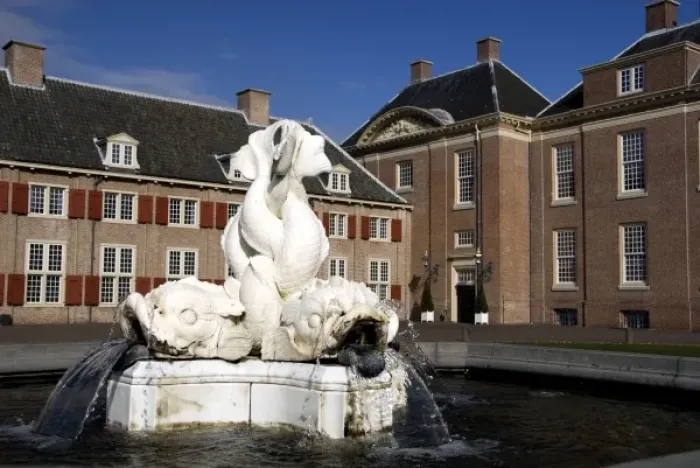 Framed Print : Netherlands (aka Holland), Apeldoorn near Arnhem. National Museum Paleis Het Loo Framed Print : Netherlands (aka Holland), Apeldoorn near Arnhem. National Museum Paleis Het Loo