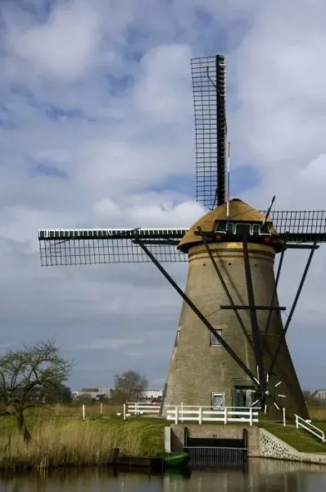 Framed Print : Netherlands (aka Holland), Kinderdijk. 19 historic windmills situated at the convergence Framed Print : Netherlands (aka Holland), Kinderdijk. 19 historic windmills situated at the convergence