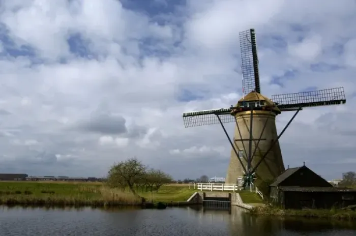 Framed Print : Netherlands (aka Holland), Kinderdijk. 19 historic windmills situated at the convergence Framed Print : Netherlands (aka Holland), Kinderdijk. 19 historic windmills situated at the convergence