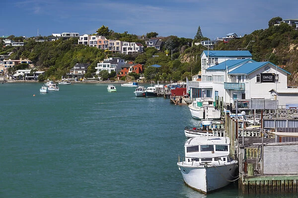 New Zealand, North Island, Paremata, houses along Porirua Harbour