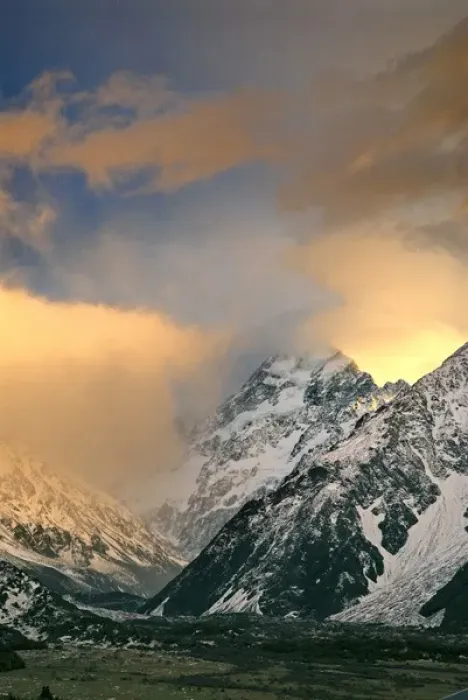 Framed Print : New Zealand; South Island. Sunrise at Aoraki Mount Cook, New Zealands tallest peak